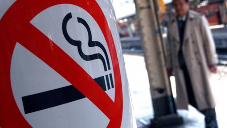 МВД: за курение на остановке придется заплатить штраф до 4 базовых