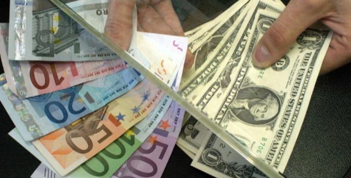 На торгах 29 марта доллар и евро подешевели