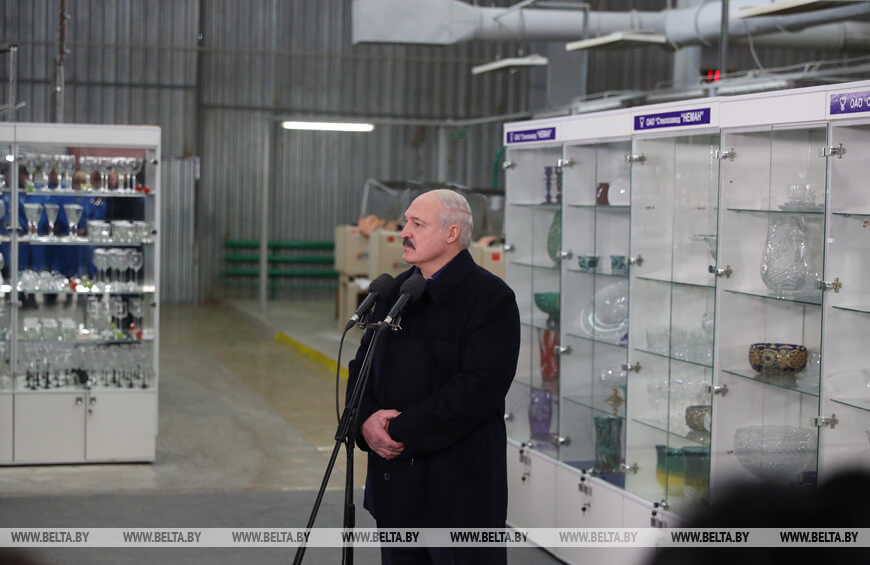 Лукашенко пообещал поддержку стеклозаводу Неман и заявил о расширении производства